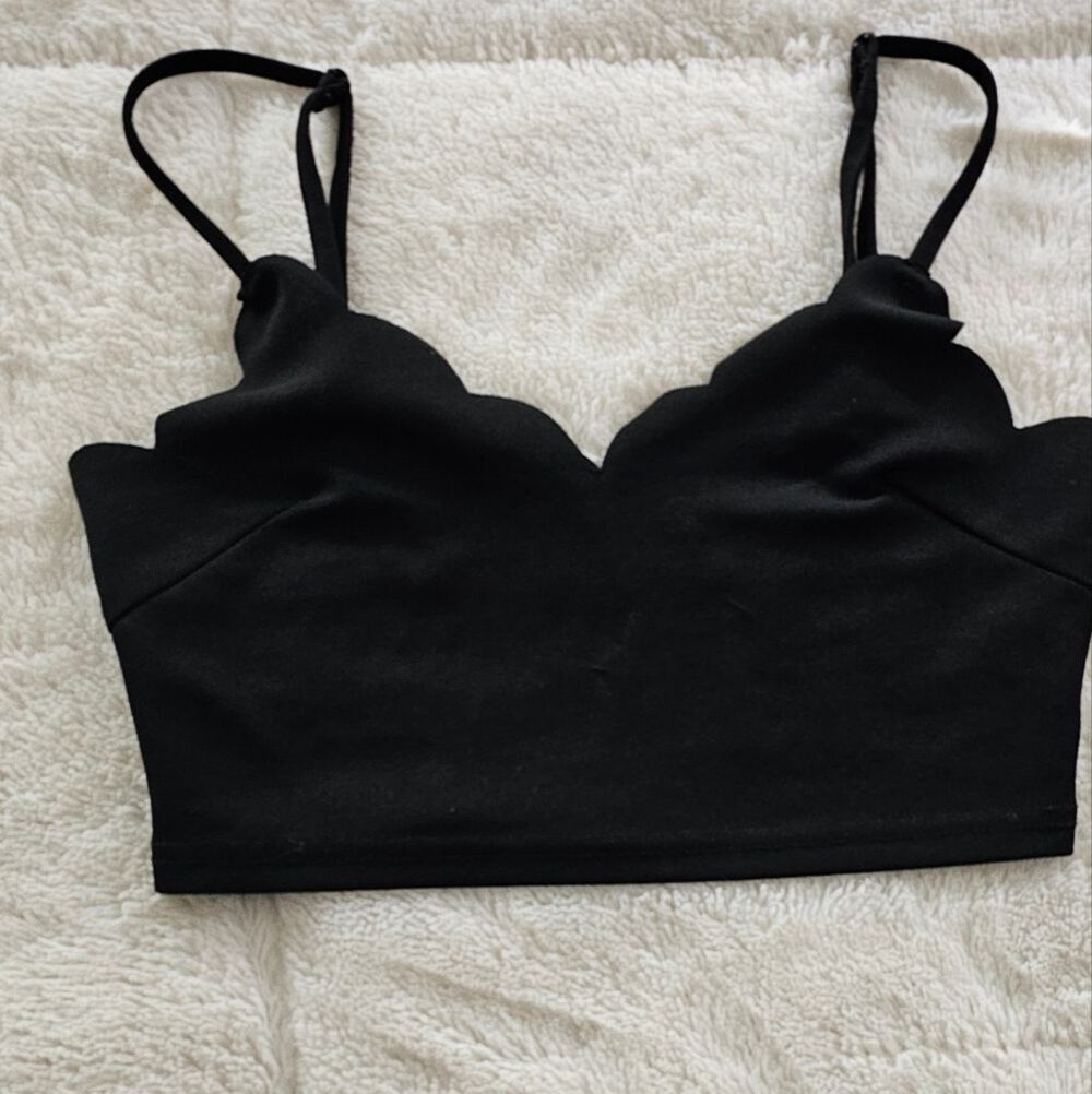 Black Scalloped CropTop With Adjustable Straps. Size Medium Excellent Condition